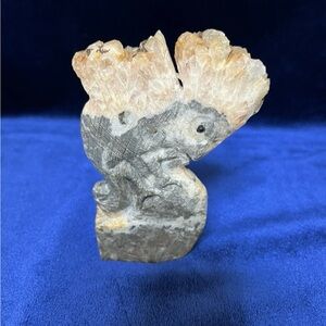 Agate Crystal Cluster Lizard Iguana Carving Quartz Cluster